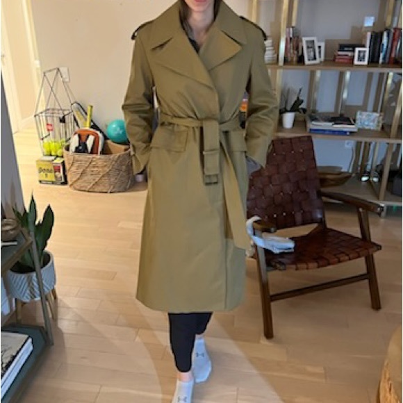 New & never worn Banana Republic trench coat - Picture 3 of 7